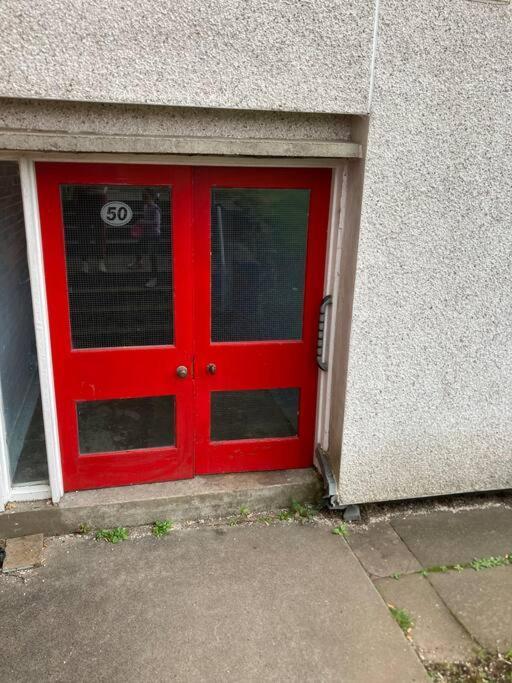 Monthly/ Weekly Discounts, Lovey Apartment! Clydebank Exterior photo